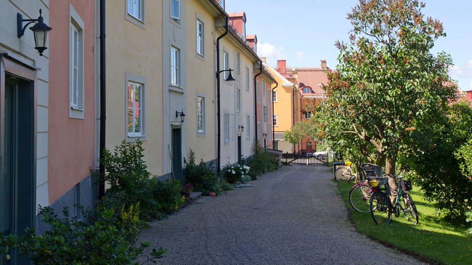 Ett hus i olika färger, byggt på 1920-talet i Sandsborg.